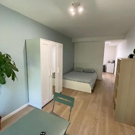 Studio Neuf Avec Jardin, A 550m De La Gare Apartment